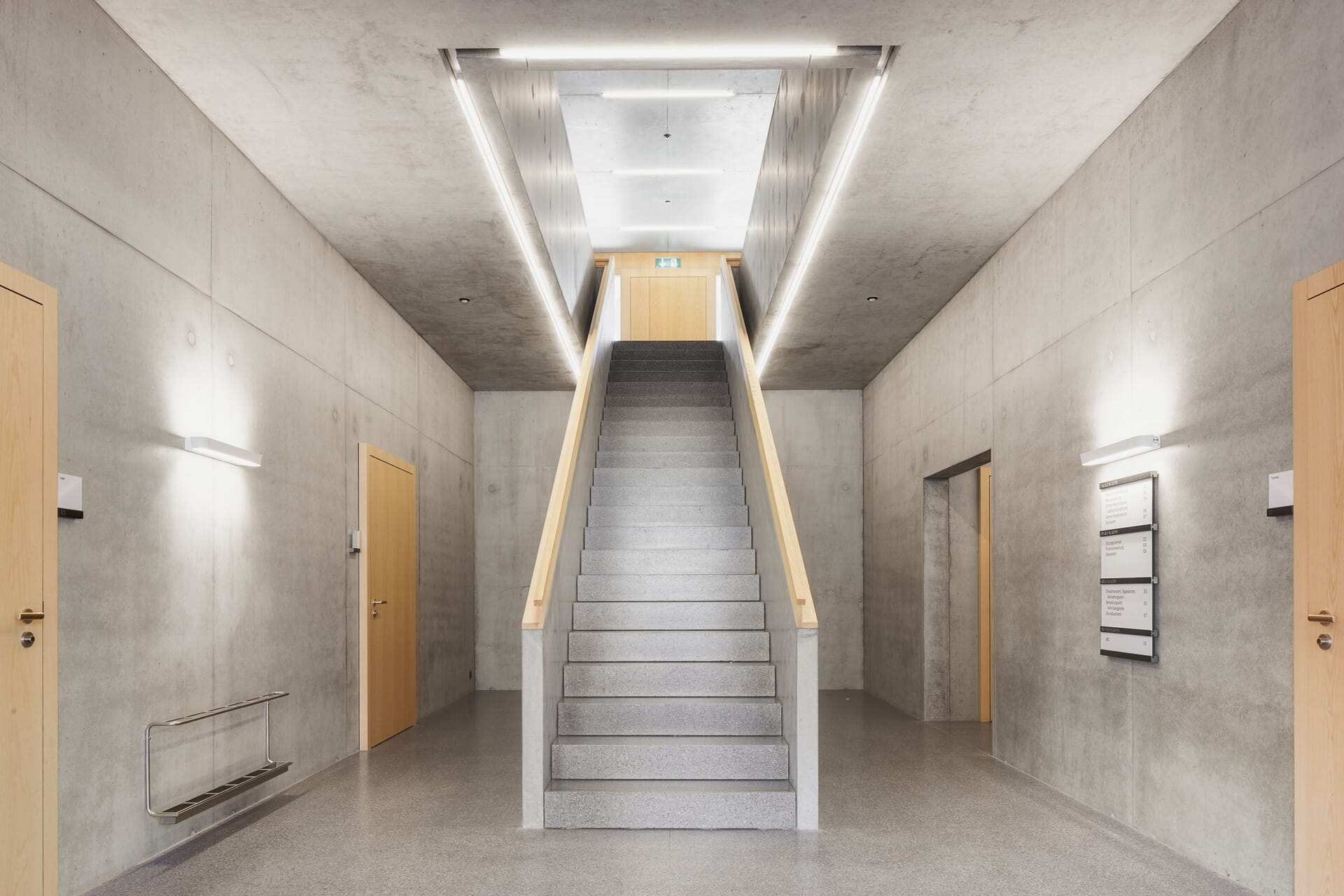 Staircase with ANDAR 623 and LINEAR