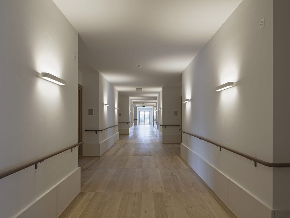 corridor with wall luminaire ANDAR 623