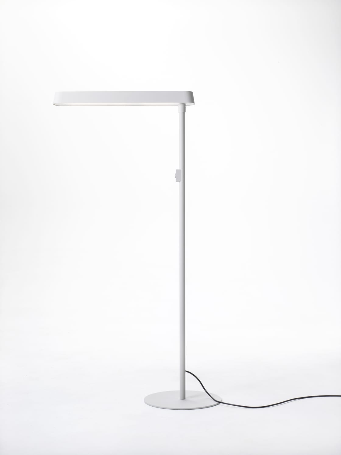 Short standing floor luminaire, signal white powder coated